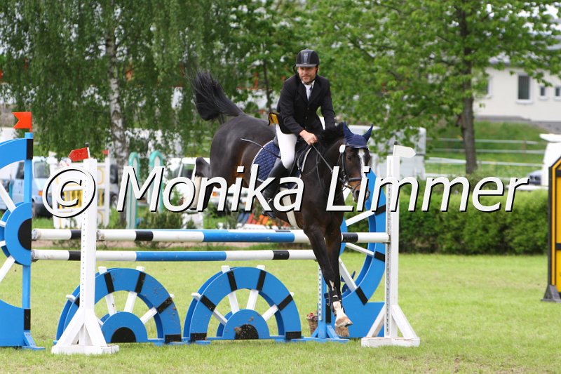 005M6605_El Ninio_L Springen.JPG